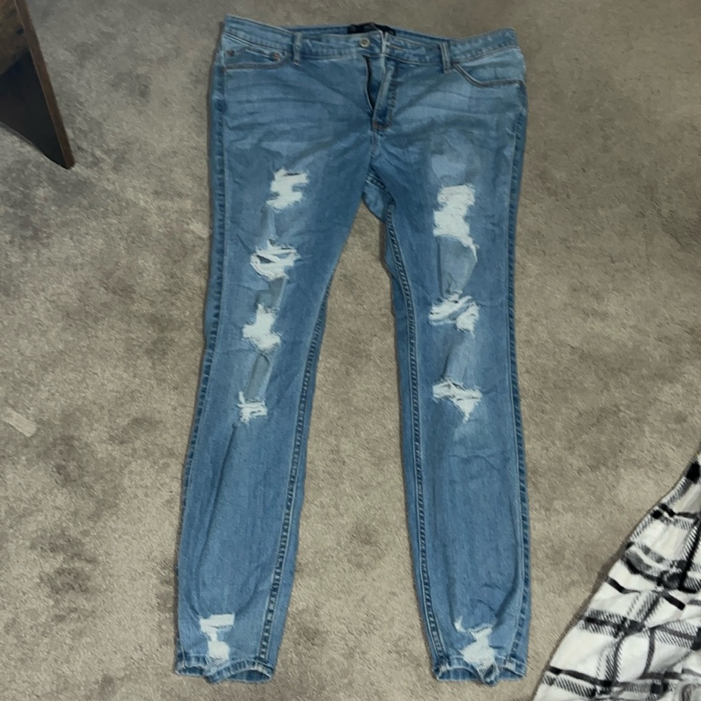 Low rise ripped skinny jeans